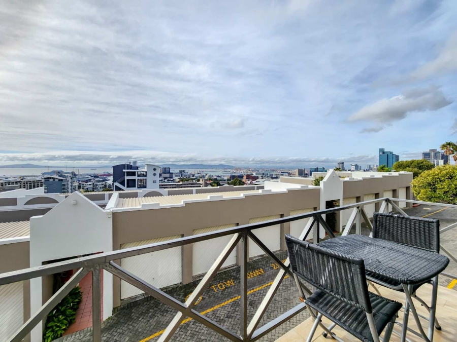 To Let 2 Bedroom Property for Rent in Green Point Western Cape
